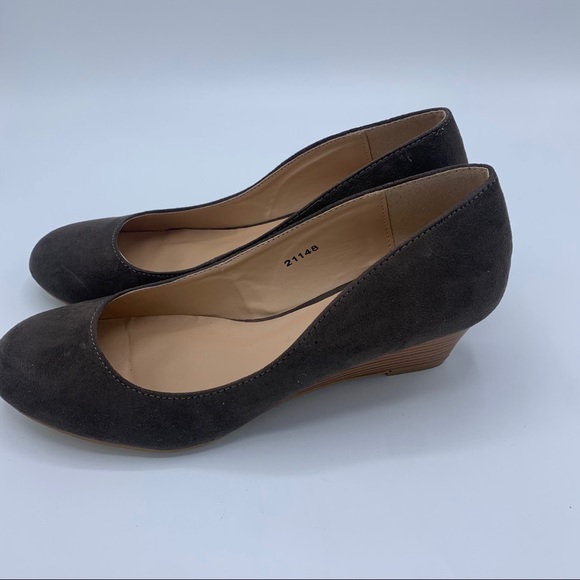 TG Telora Women’s Slip On Short Heel Shoe - Picture 2 of 9